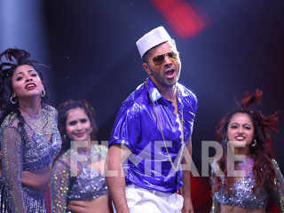 Watch Varun Dhawan's iconic act at the 69th Hyundai Filmfare Awards 2024 with Gujarat Tourism on Feb 18 at 9 PM on Zee TV